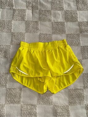 Lululemon Hotty Hot Low-Rise Lined Short 2.5"
Sonic Yellow size 6